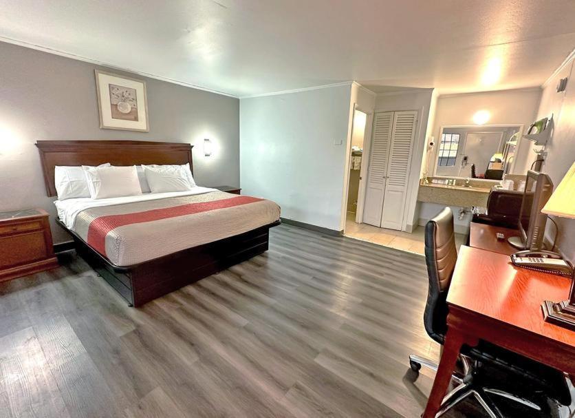 Red Carpet Inn - Stamford Dış mekan fotoğraf